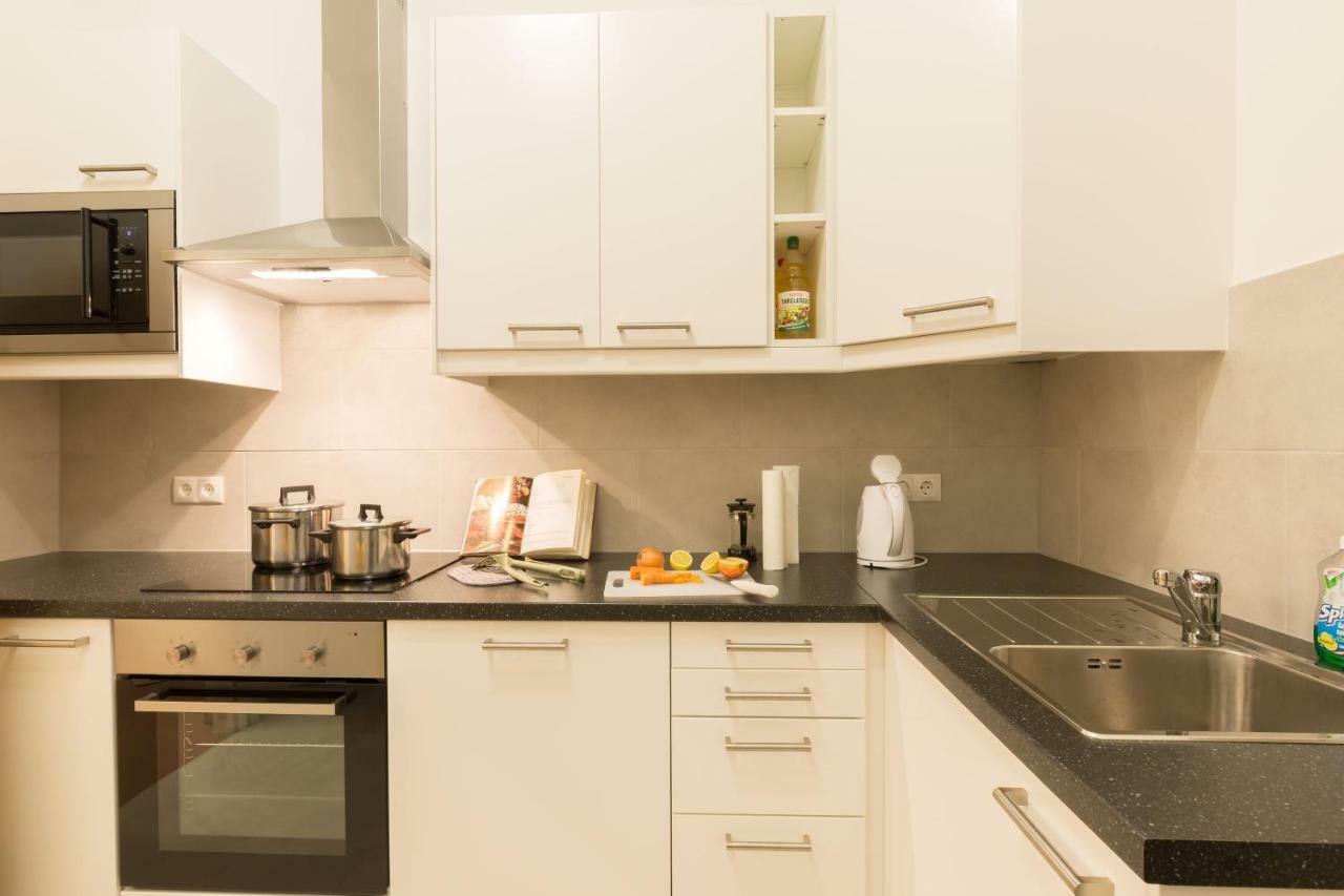 Stunning Station Apartment Wien
